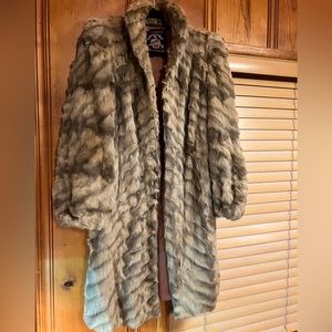 Full length Vintage Puffsleeve Bullocks Los Angeles Fur Coat